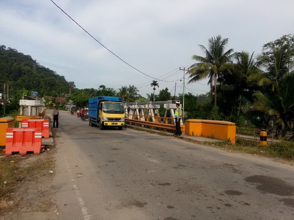 Jembatan di KM 75/76 Desa Merangin Selesai, Jalur Lintas Riau-Sumbar Kembali Normal